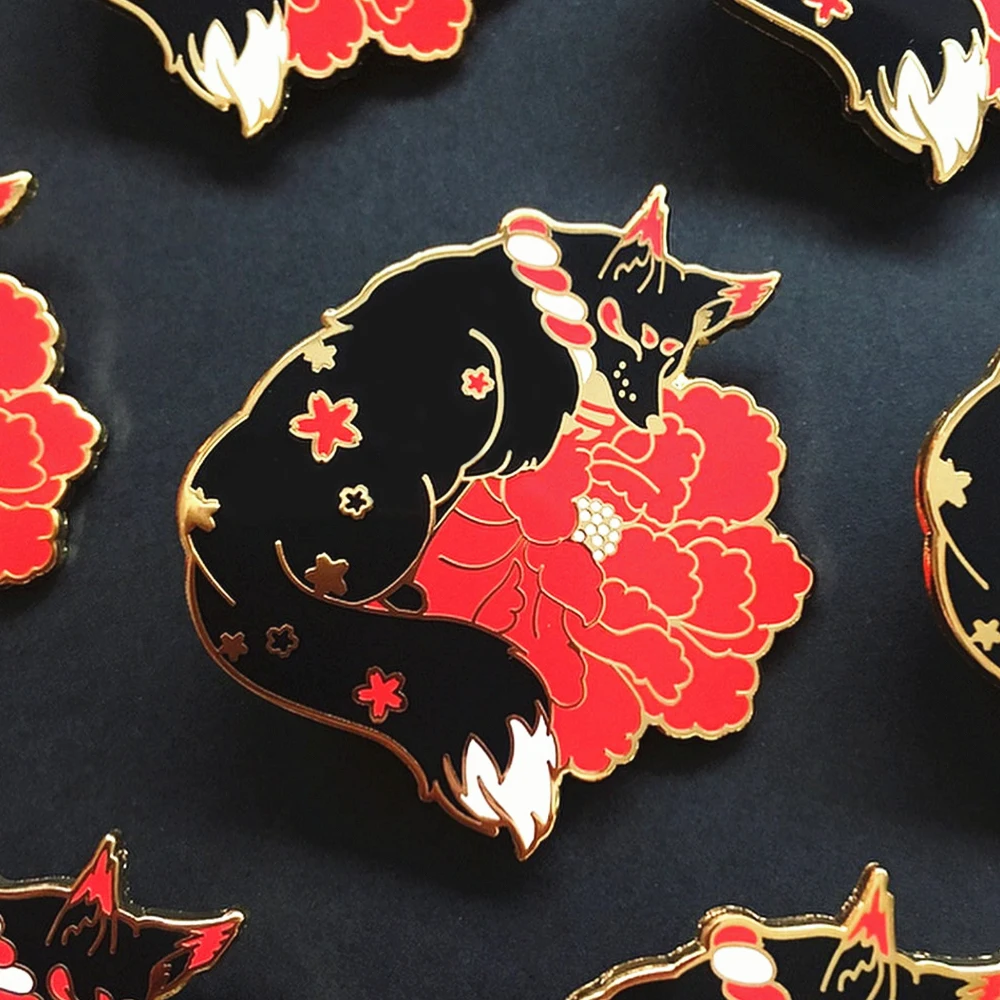 Elegant Japan Shrine Kitsune Hard Enamel Pin Kawaii Fox and Beautiful Red Flowers Brooch Cartoons Animal Lapel Pins Jewelry