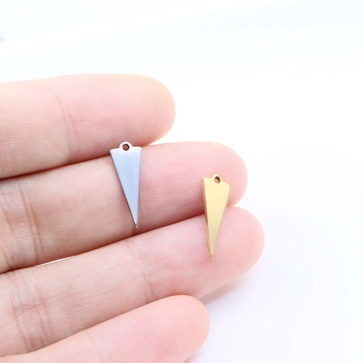 

10pcs 15*6mm Wholesale Stainless Steel Triangle Charms Pendant DIY Necklace Earrings Bracelets Unfading Colorless 2 Colors