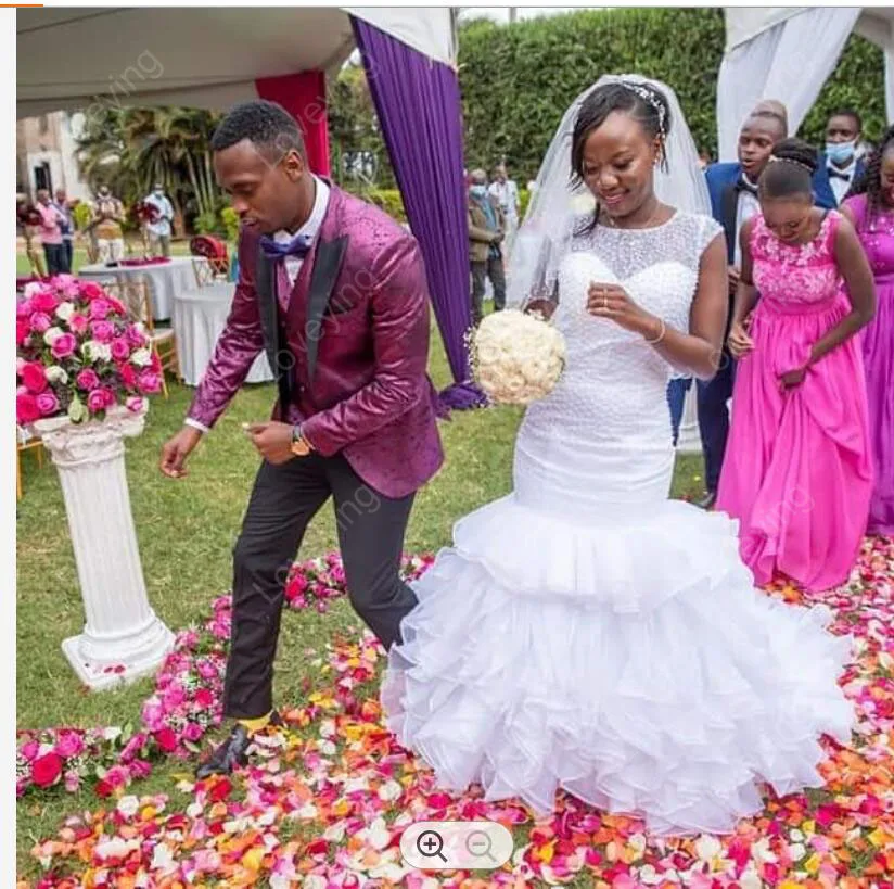 Personalizzato nuovo stile serbatoio senza maniche perline cristalli sirena abiti da sposa Sweep Train Abito Da Sposa volant tulle africano Bri