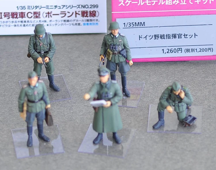 Tamiya Plastic Assembly Model 1/35 Germany Field Commander Soldier Set Adult Collection DIY Assembly Kit 35298