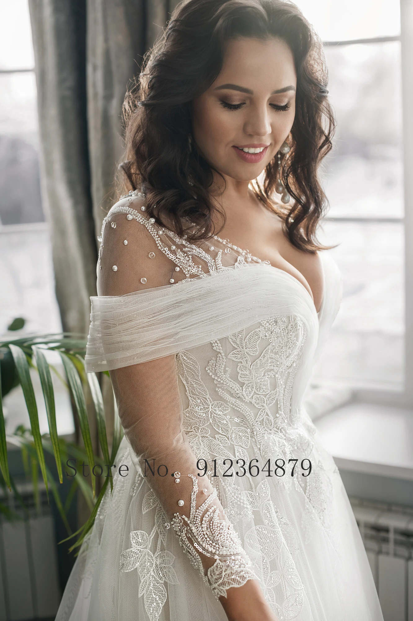 Vestidos De novia con cuello en V profundo y ilusión transparente, impresionante Vestido De boda De manga corta con cuentas y abertura lateral De talla grande