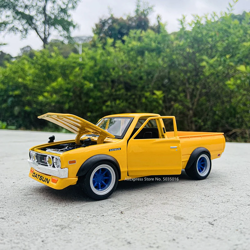 Maisto 1:24 Nissan 1973 Datsun 620 pick-up simulation Die casting alloy car model crafts decoration collection toy tools gift