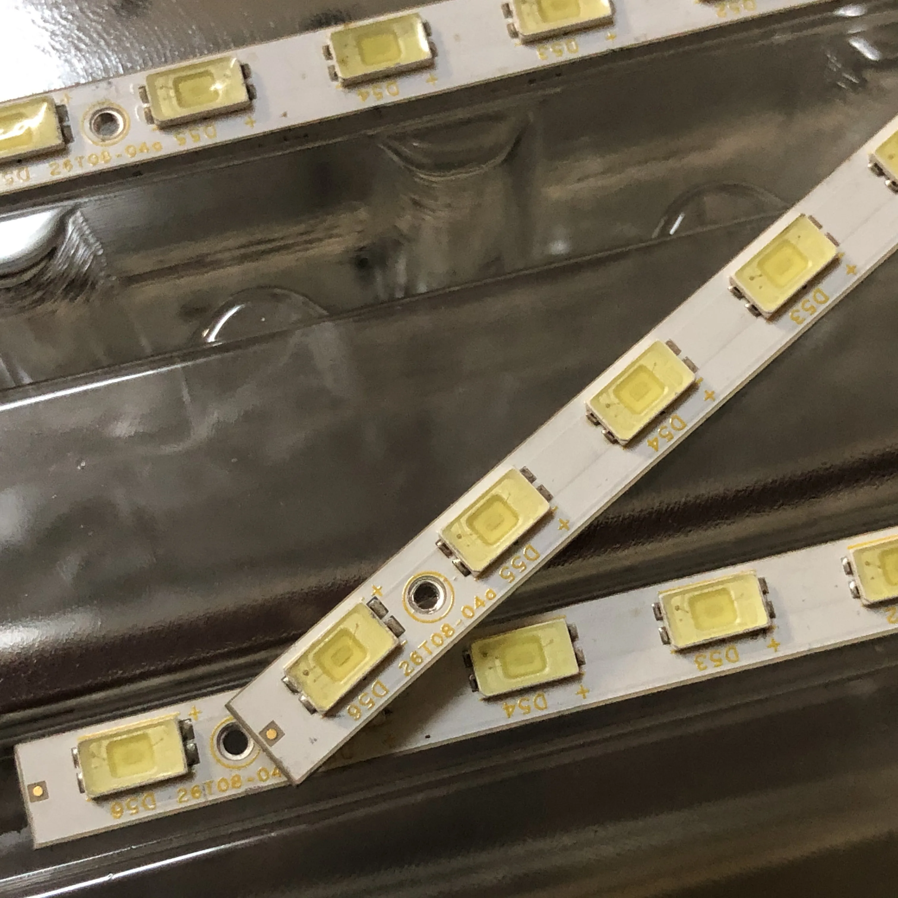 59CM LED Strip 56lamps 26T08-04a For LED26760X LED26860IX LT26830X  L26F3200B L26E5200BD L26P11 L26P11BDE T260XW06 V.2