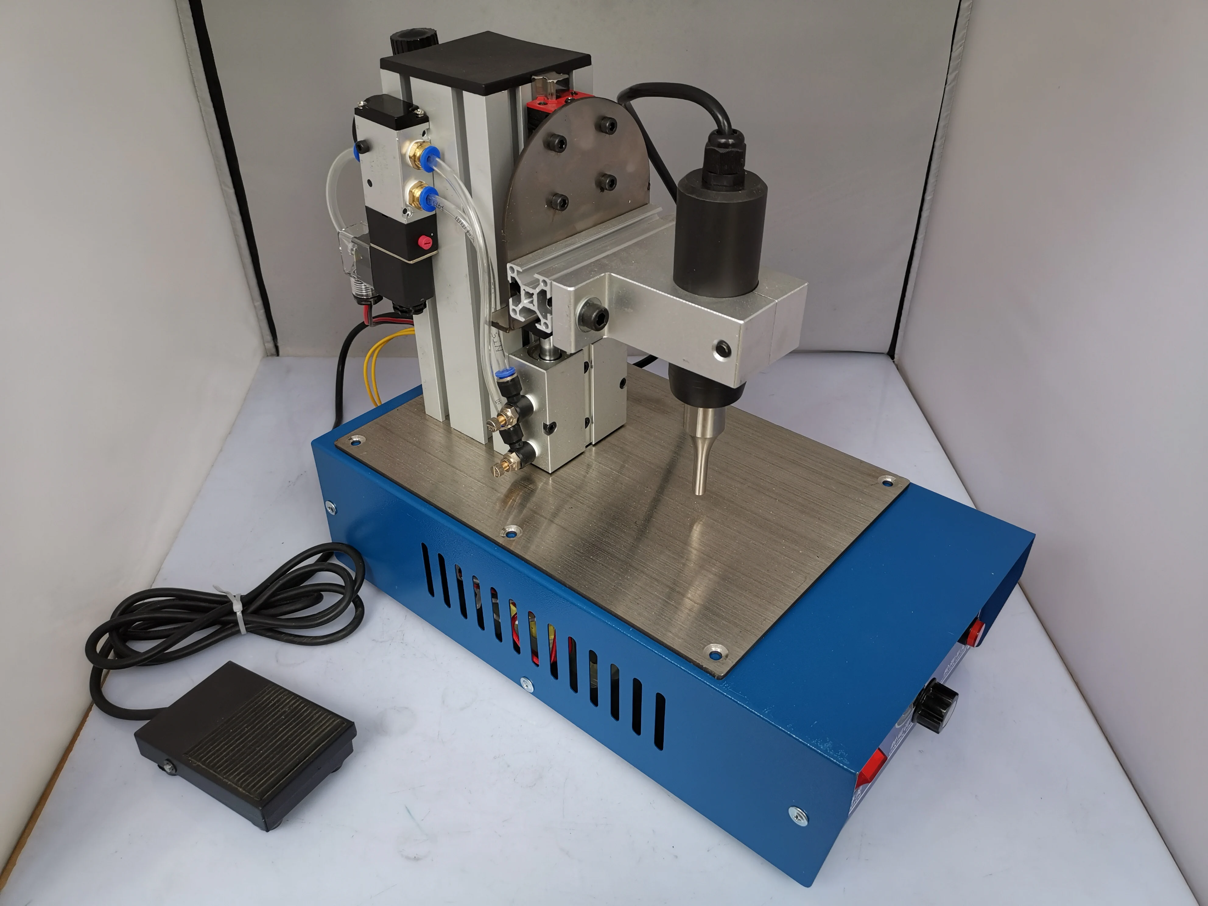 35K 1200W Foot-operated pneumatic ultrasonic spot welding machine mask ear band Non-woven fabric spot welding machine