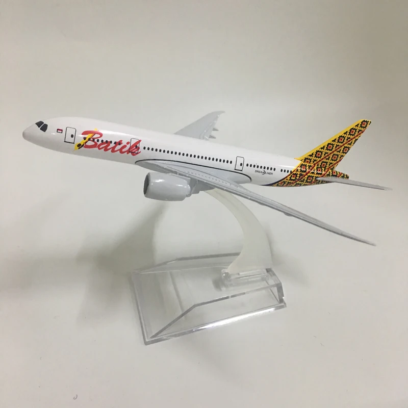 JASON TUTU 16cm Indonesia Batik Boeing 787 Aircraft Model Diecast Metal 1:400 Plane Model Airplane Model Airplanes Plane Toy Gif