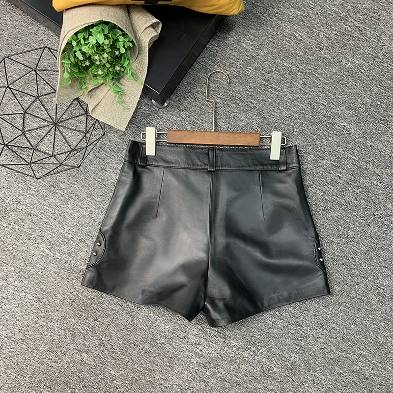 Street Women Rivets Real Leather Sheepskin A-Line Shorts Casual Wide Leg Shorts Designer Office Lady Black Hot Trousers M-3XL