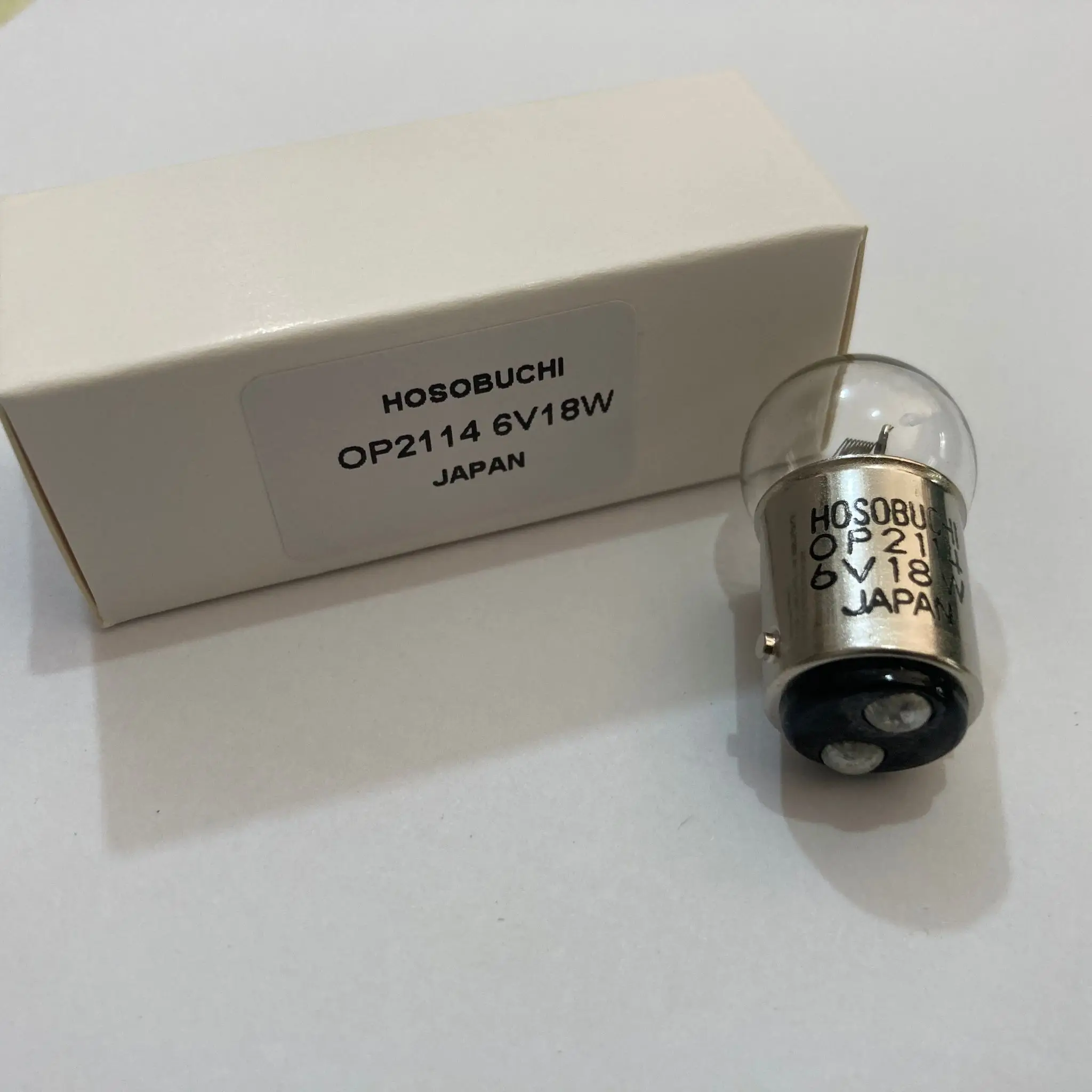 Hosobuchi OP2114 6V18W BA15D: A lâmpada que salvou meu microscópio de laboratório