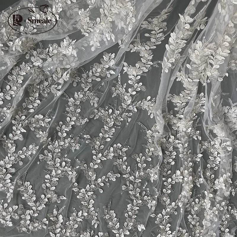 Braut-Spitzenstoff, luxuriöse Perlenapplikation, Spitzenstoff mit Blumen und Blättern und Pailletten, High-End-Kleid, RS6067 – Detail 12