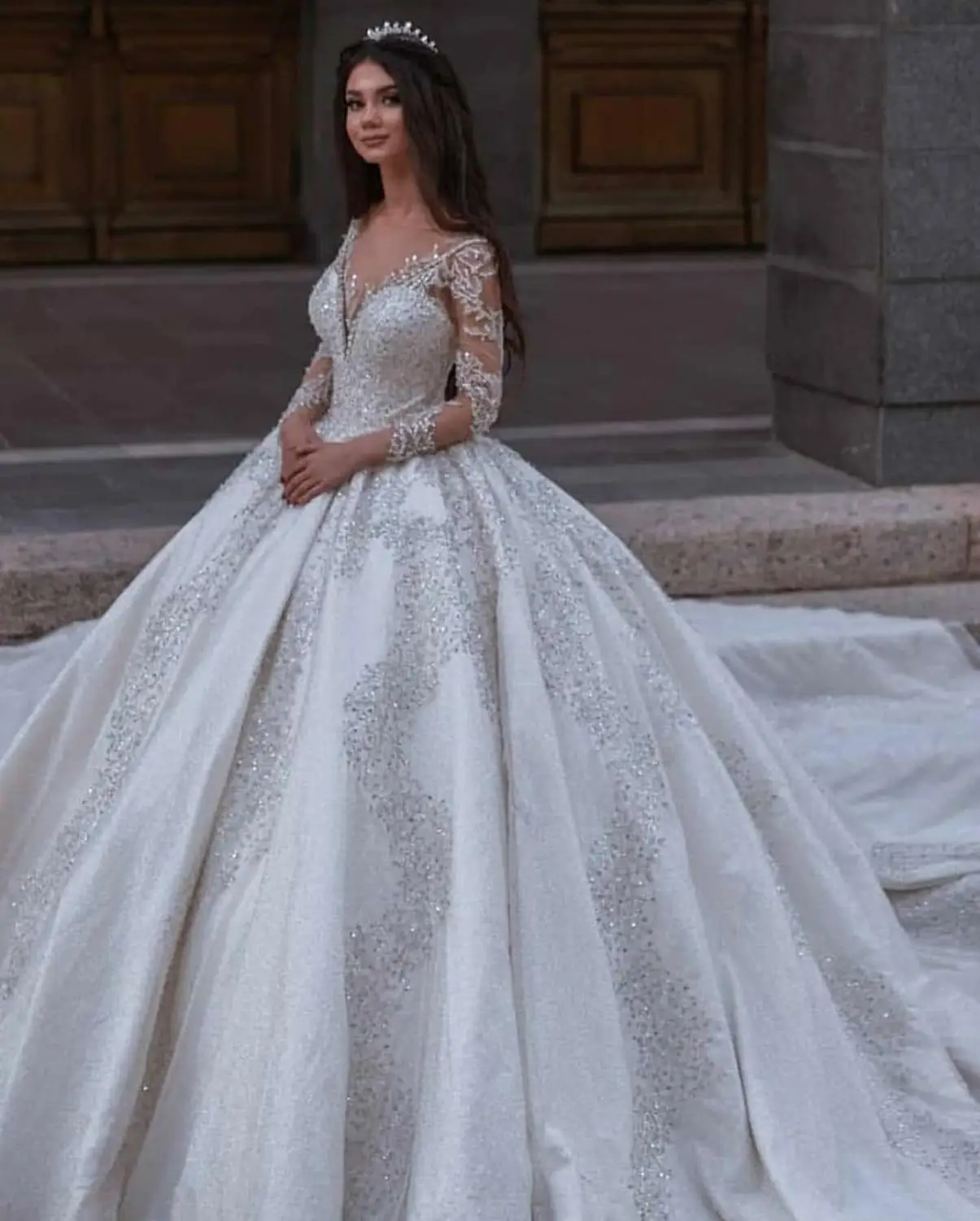 A Line Crystal Wedding Dresses V Neck Lace Long Sleeve Bridal Gowns Elegant Wedding Dress robes de mariée