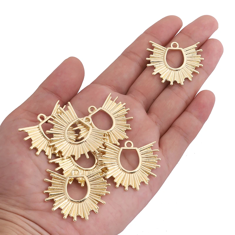 

Zinc Alloy Gold Pendant Geometric Exaggerated Sun Flowers Charms 38*34mm 2pcs/lot For DIY Jewelry Earring Making Accessories