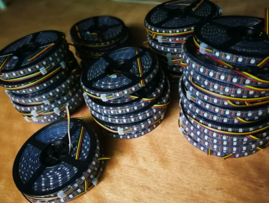 GS8208 Addressable IC Black and White PCB 60 Pixels/m GS8208 LC8808S 5050SMD RGB Led Strip