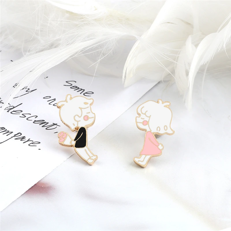 Proposal Pins Cute Boy and Girls Brooch Small Lovely Cartoon Enamel Pin Decoration Jewelry for Couple Party Coat Bag Accessories