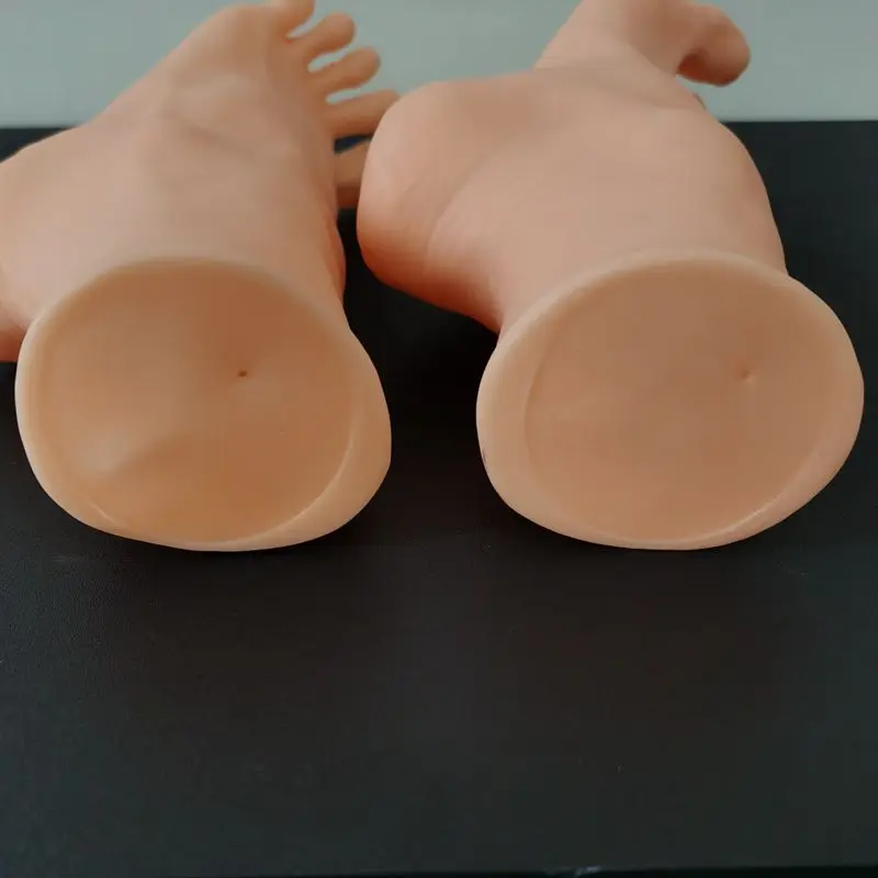 1 Pair Of Simulated And Beautiful Female Foot Model PVC Soft Rubber Hollow Foot Model Showing Footwear And Socks With Separated