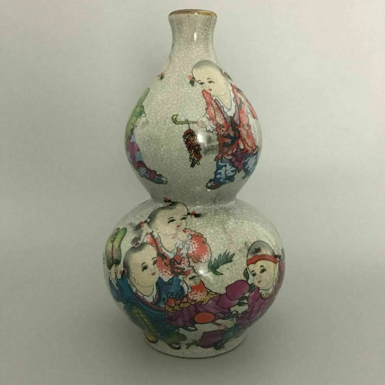 

Chinese old porcelain vase Pastel cracked glaze jubilant gourd bottle