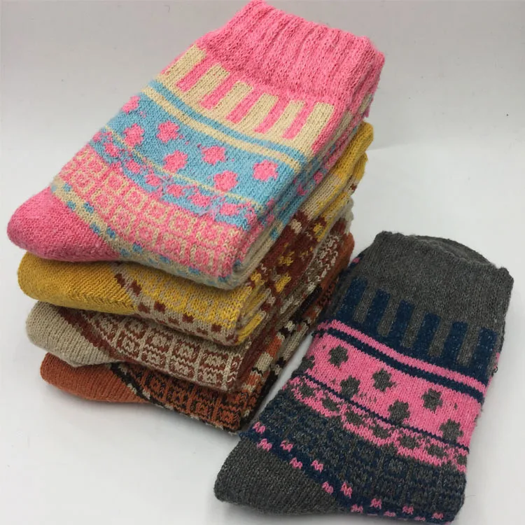 5 Pairs 1 Lot New Witner Thick Warm Wool Women Socks Set Vintage Christmas Socks Colorful Socks Pack Gift Free size cadeau femme