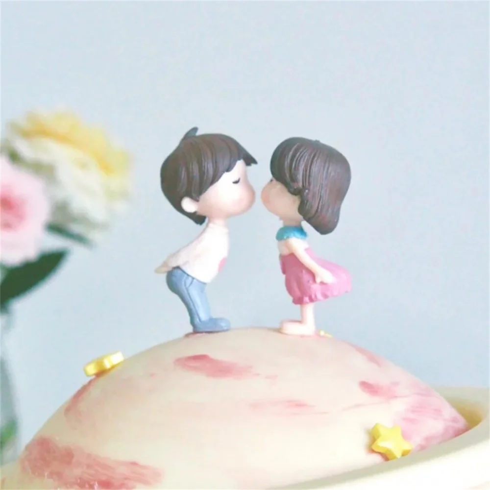 2pc/set Romantic Propose Cake Topper Couple Kissing Mini Doll Party Wedding Decoration Valentines Day DIY Cake Decoration Tools