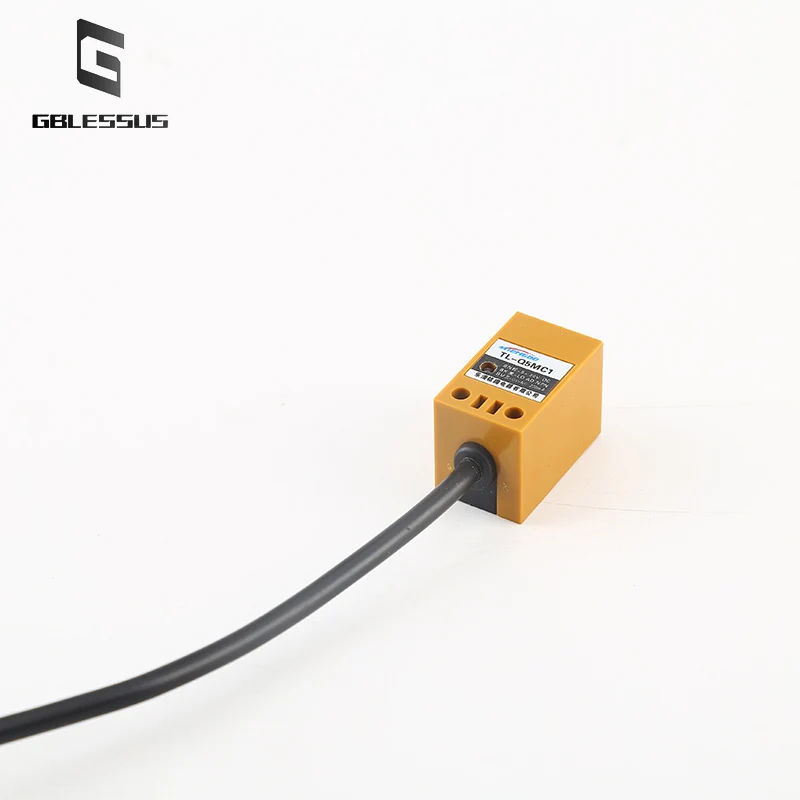 TL-Q5MC1สแควร์ Magnetic เซนเซอร์จับความใกล้เคียง NPN 3-Wire ปกติเปิด Seneor 5V-24V มุมสีเหลืองคอลัมน์ประเภท