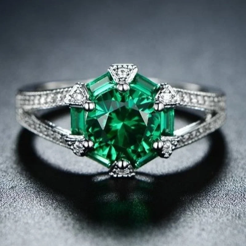Fashion luxury inlaid Emerald Round creative women's wedding engagement ring anniversary gift