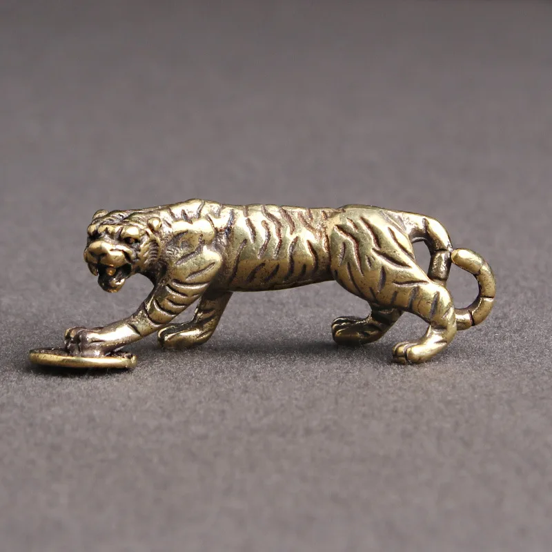 

Pure Copper Tiger Step on Money Figurines Miniatures Zodiac Tiger Lucky Fortune Home Decoration Brass Ornaments Keychain Pendant