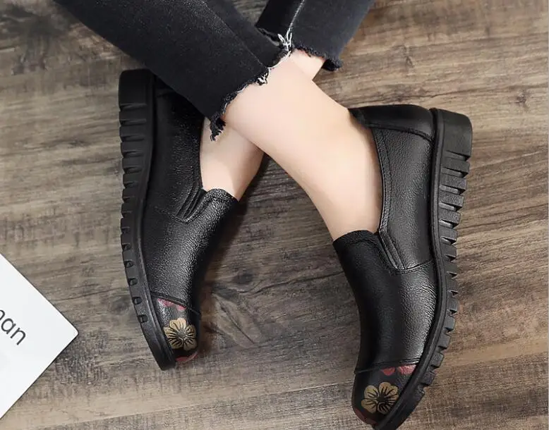 New Woman Flats Genuine Leather Shoes Slip On Ballet Flats Women black printing Woman Shoes Round head retro Soft Loafers Shoes