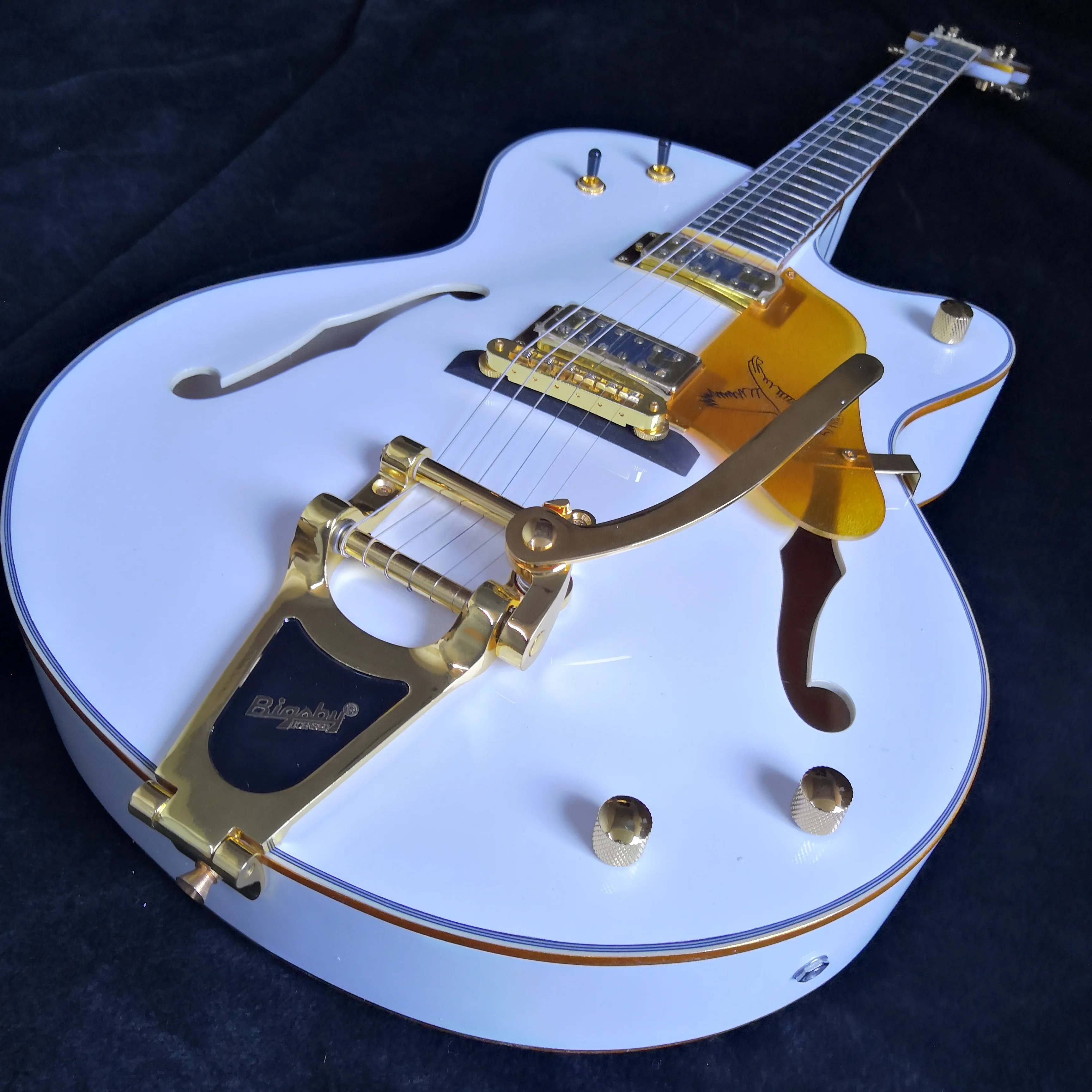 electric guitar semi-hollow body, head and car as a piece of wood, customizable.