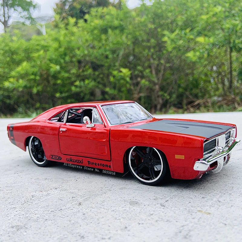 Maisto 1:25 New hot sale 1969 Dodge Challenger R/T simulation alloy car model crafts decoration collection toy tools gift