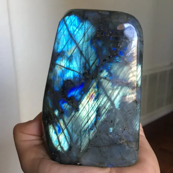 

Wholesale 1pcs blue flash labradorite palm ,self-standing,large labradorite stone healing stone,400-700grms