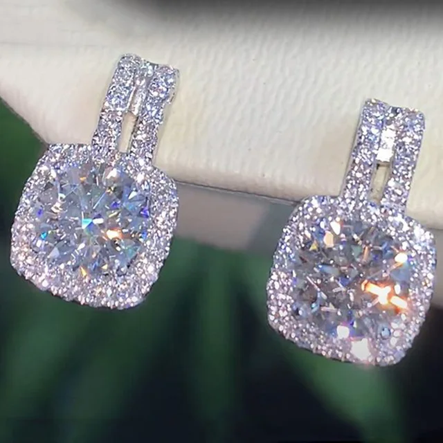 Huitan Fashion Silver Color CZ Kolczyki sztyfty dla kobiet Bling Bling AAA Białe cyrkonie sześcienne Kolczyki Hot Sale Biżuteria