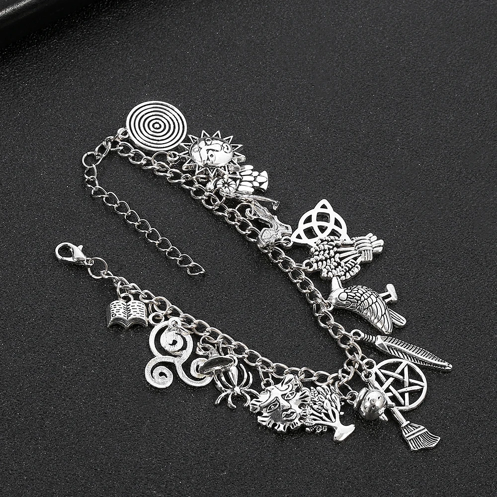 Halloween Bracelet Rich Pendantl Star Moon Horror Spider Magic Broom Punk Charm Bracelet Christmas Bracelet Women\'s Jewelry