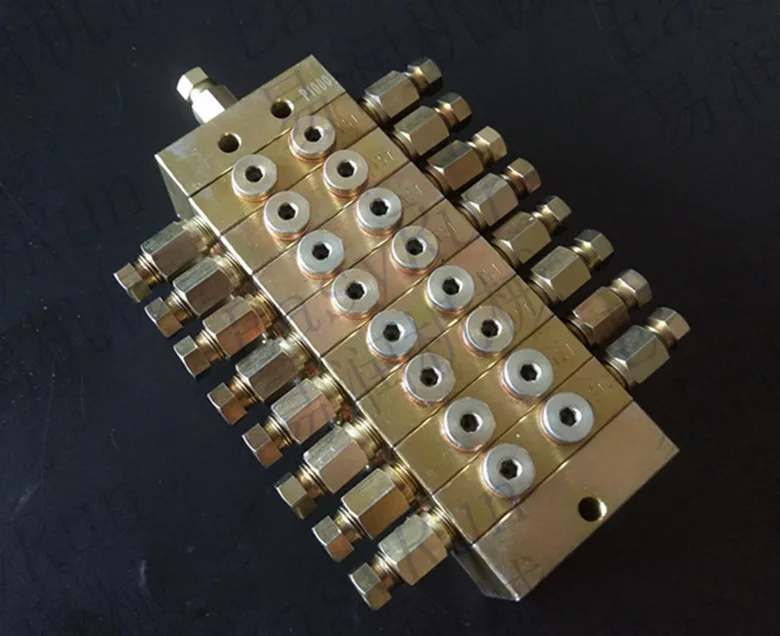 1000 Series Automatic Grease Dispenser Progressive Distributor For Centralized Lubrication System 16 outlets