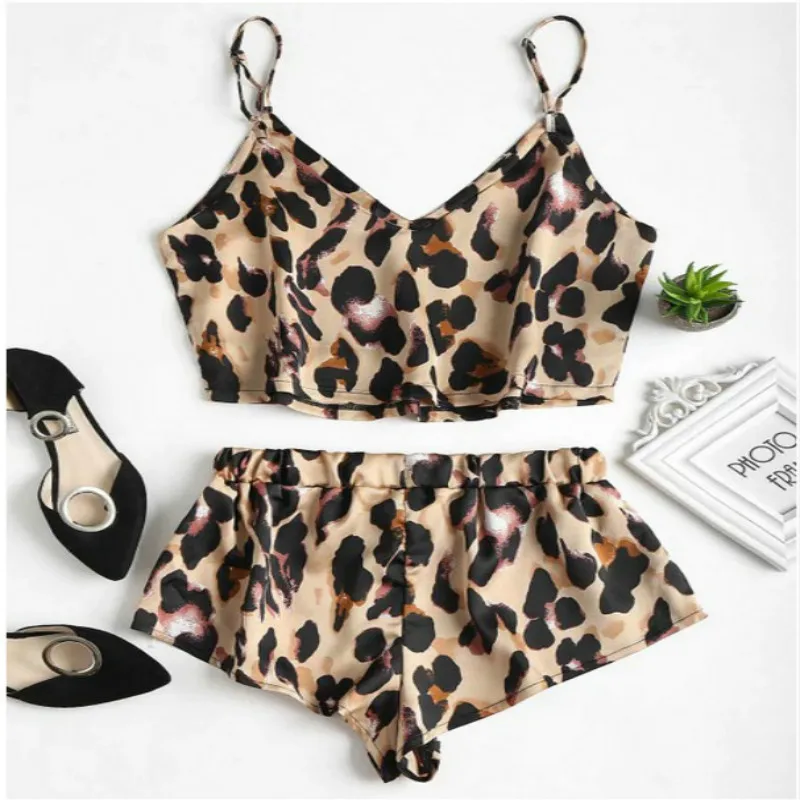 2020 barang murah kaguster Sexy leopard V-leher setelan suspender dan celana pendek dua sepotong set Pinggang Elastis Pendek off bahu