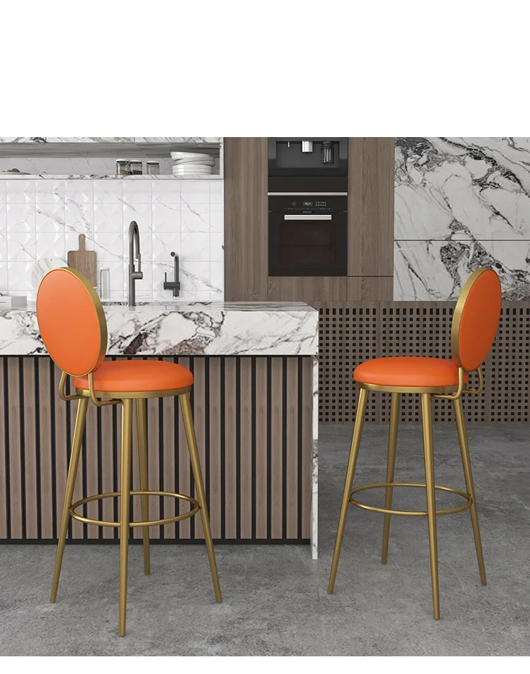 İskandinav Ferforje Bar Tabureleri Modern Minimalist Tasarım Altın Renkli Sırtlık Resepsiyon Kasiyer Yüksek Tabureleri