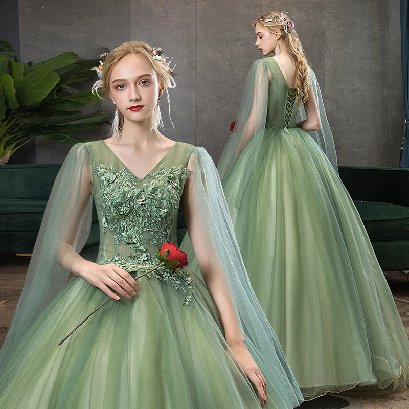 

Green Quinceanera Dress Elelgant V-neck Party Prom Ball Gown Vintage Vestidos Lace Embroidery Quinceanera Dresses