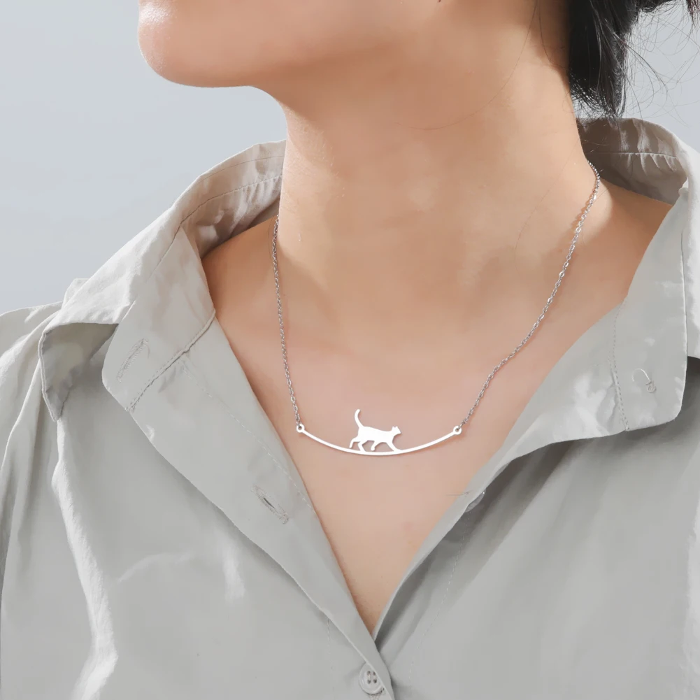 Teamer Elegant Walking Cat Curved Necklace Stainless Steel Minimalist Cute Kitten Pendant Clavicle Chain for Women Jewelry Gifts