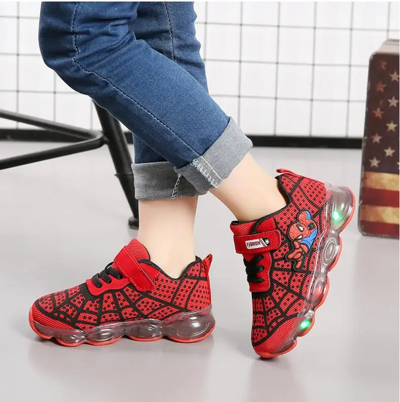 Zapatillas deportivas de Spiderman para niños y niñas, zapatos brillantes con luz LED, talla 21-30