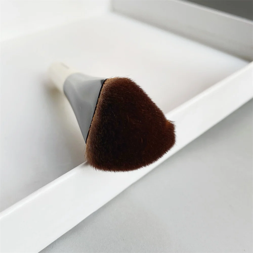 Precise Buffing Brush Angular 3D Liquid Foundation Cream Makeup Brush for Contouring Sculpting