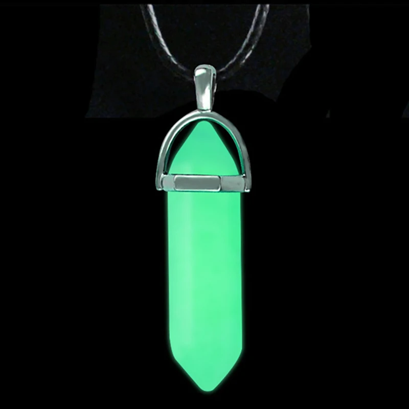 Dunkler leuchtender Stein, fluoreszierende sechseckige Säulen-Halskette, natürlicher Kristall, leuchtend in der Kugel, Anhänger, Leder, Modeschmuck, Geschenk – Detail 5