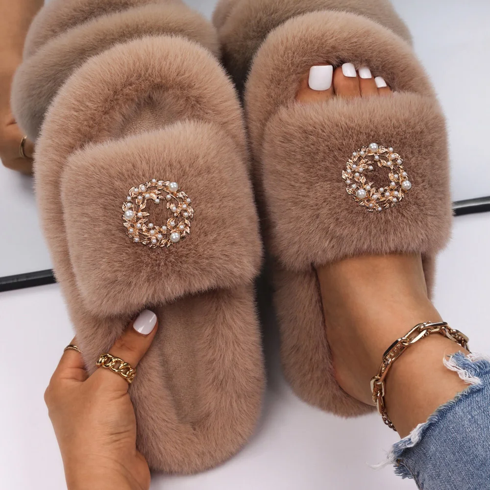 Fluffy Slides Flip Flops Female Pearl Wreath Indoor Slippers Designer Fur Sandals Plush Slippers Women Luxury Winter Warm Shoes