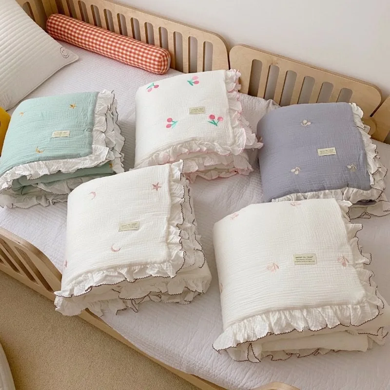 

Korean Baby Quilt Cotton Cherry Star Moon Embroidery Baby Bedding Ruffled Quilts Kids Cot Crib Blanket Infant Baby Comforter