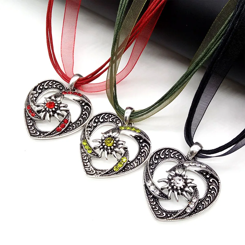 Vintage Necklace Carved Edelweiss Flower Pendant Necklace Charm Multicolor Ribbon Rope Necklace Dirndl Costume Jewelry Wholesale