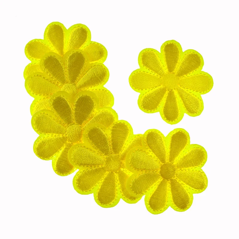 10Pcs Artificial Flower Embroidered Iron On Patches Badges Daisy Flowers Patch For Clothing Bag Jeans Hat Decoration 4.0cm