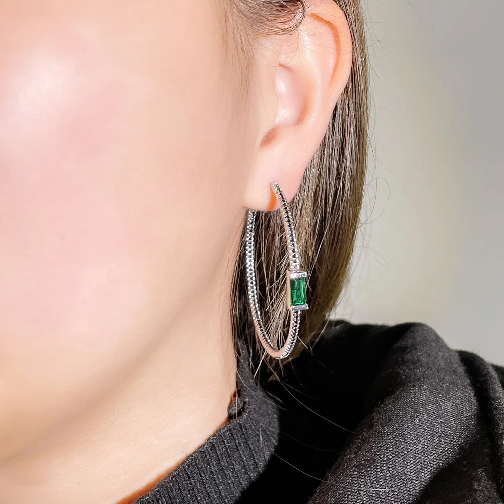 CWWZircons Neue trendige, große, dünne, runde Creolen mit schwarzen und grünen Zirkonia-Steinen für Damen, Party-Schmuck, Großhandel E0761 – Detail 4
