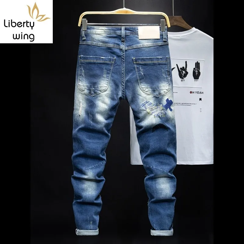 Spring New Men Embroidery Hole Ripped Jeans High Street Casual Slim Pencil Pants Fashion Pocket Zipper Denim Trousers Plus Size