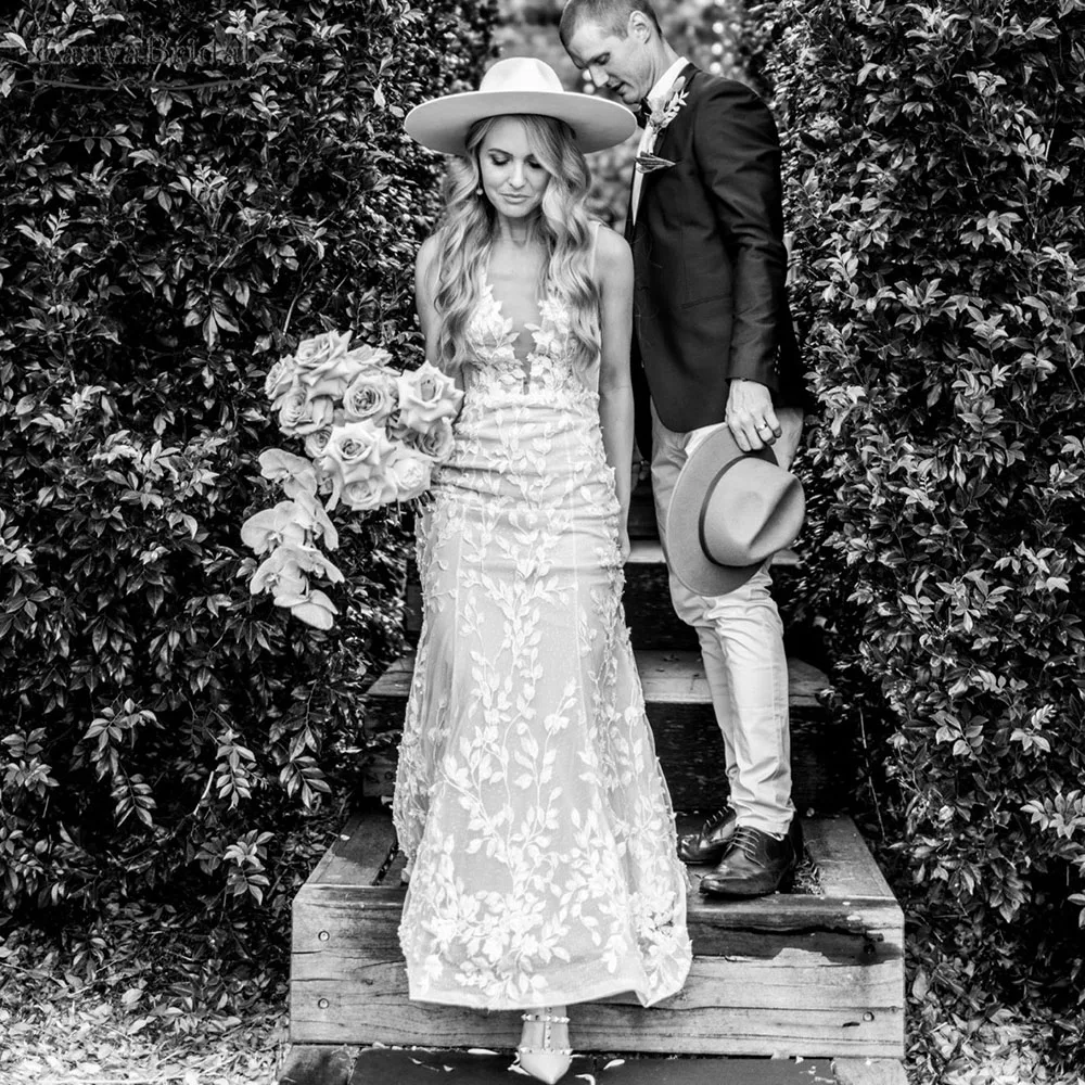 리프 레이스 웨딩 드레스 인어 v 넥 백리스 신부 가운 스윕 기차 보헤미안 로브 드 Soriee DW389