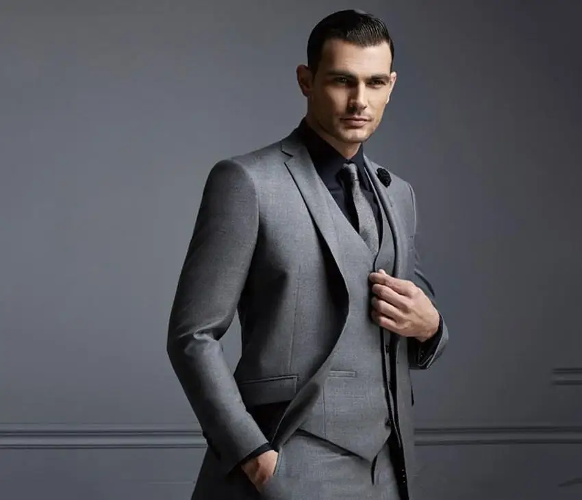 Traje de novio de color gris oscuro para hombre, traje de boda de 3 piezas, esmoquin ajustado para novio (Blazer + chaleco + Pantalones)