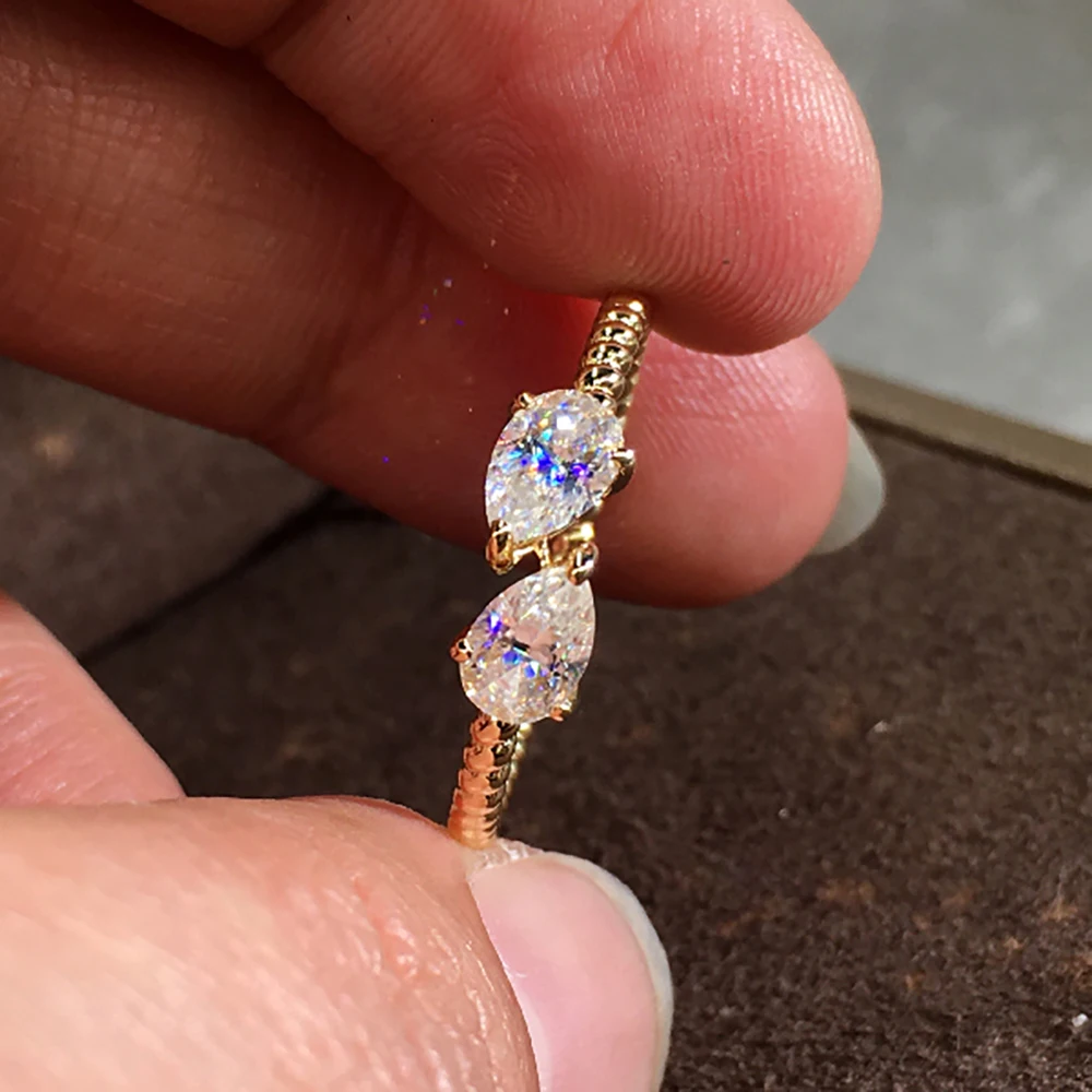 Cincin Pertunangan Pesta Pernikahan Wanita Emas Kuning 14K Solid Kustom Masing-masing Cincin Berlian Moissanite Pir Tetesan Air 0.3 Karat