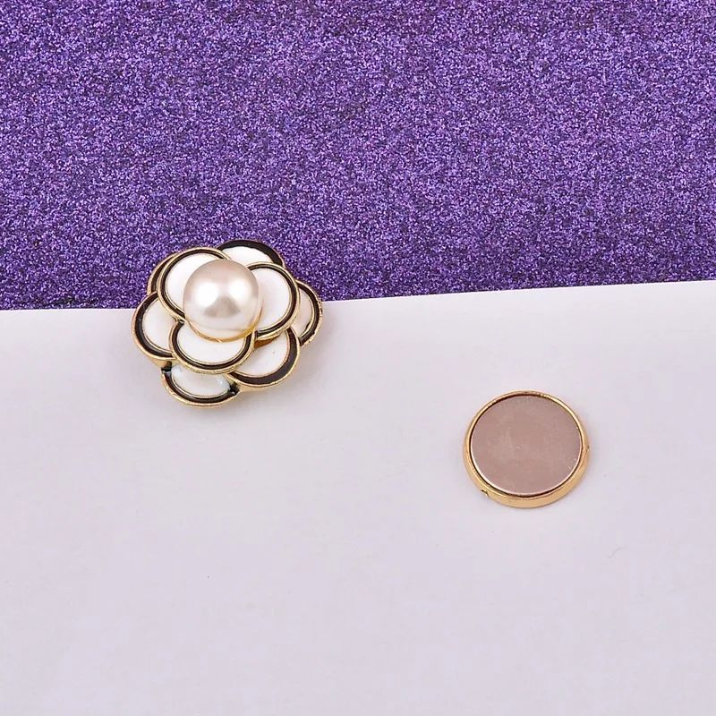 High-grade Camellia Flower Magnet Brooch Pearl Strong Metal Plating Magnetic No Hole Pin Brooches for Women Clothing Accessories