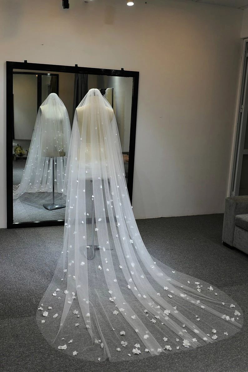 High End Soft Tulle ผู้หญิง Chapel เจ้าสาวสีขาว Ivory Veil สำหรับเจ้าสาว3D ดอกไม้งานแต่งงาน