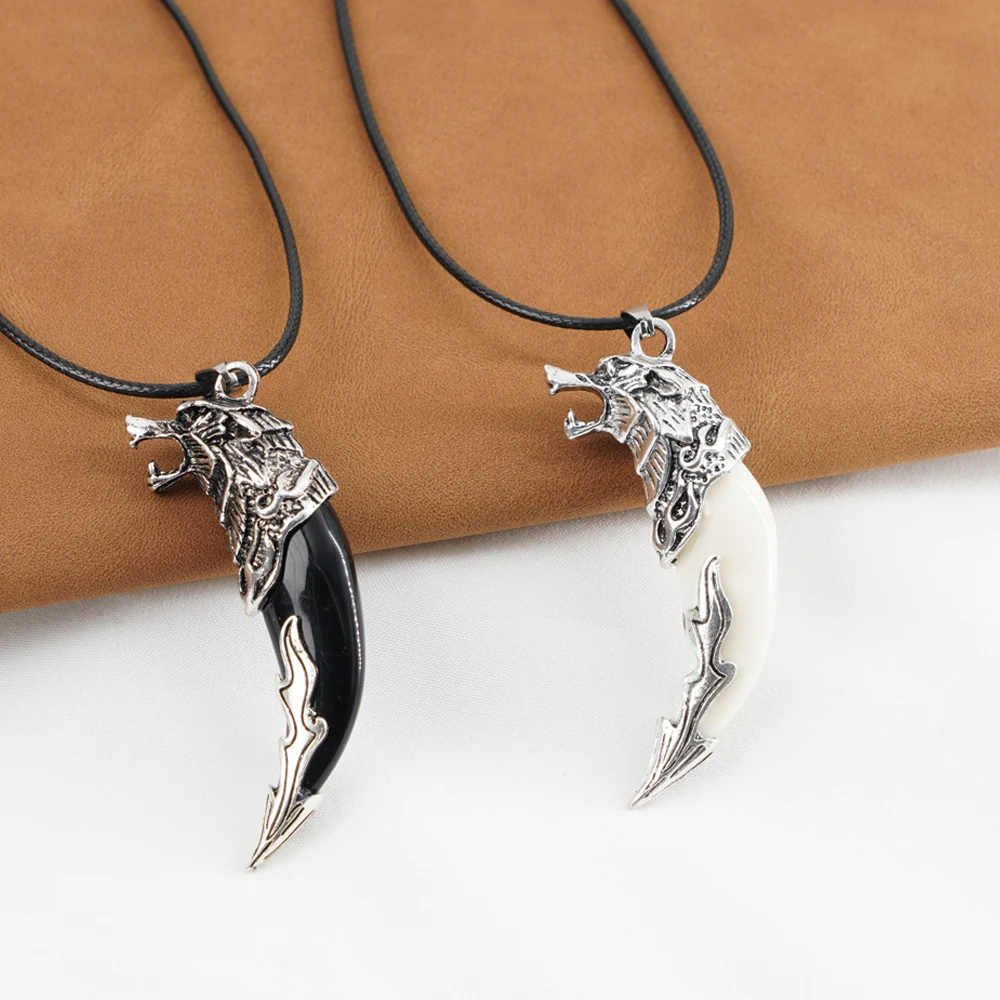 Punk Fashion Brave Men Wolf Gog Teeth Spike Pendant Necklace Women Men Lucky Jewelry Classic Fang Tooth Amulet Pendant Necklace