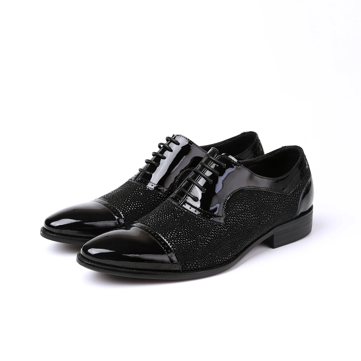 

Luxury Patent Leather Wedding Shoes Men Evening Party Dress Shoes Mens Oxfords Pointed Toe Lace Up Business Office Work Shoes